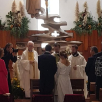Pareja recibiendo el sacramento del matrimonio