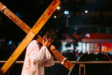 Jesús cargando con la cruz
