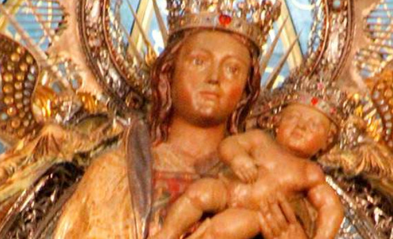 Imagen de la Virgen de la Almudena