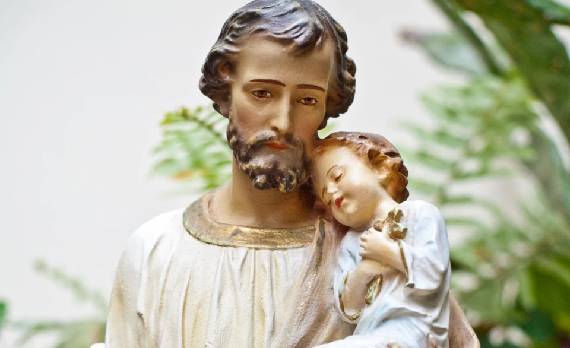 San José con el niño Jesús en brazos