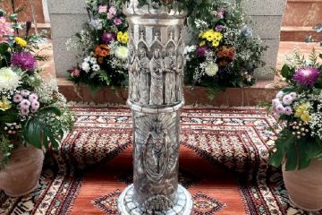 Nuevo soporte de plata del cirio pascual