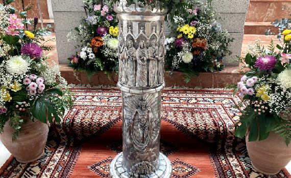 Nuevo soporte de plata del cirio pascual