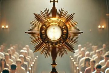 Imagen de una custodia con el Santísimo expuesto y gente rezando